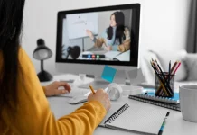 How Online School Classes Help Kids Learn Beyond Textbooks